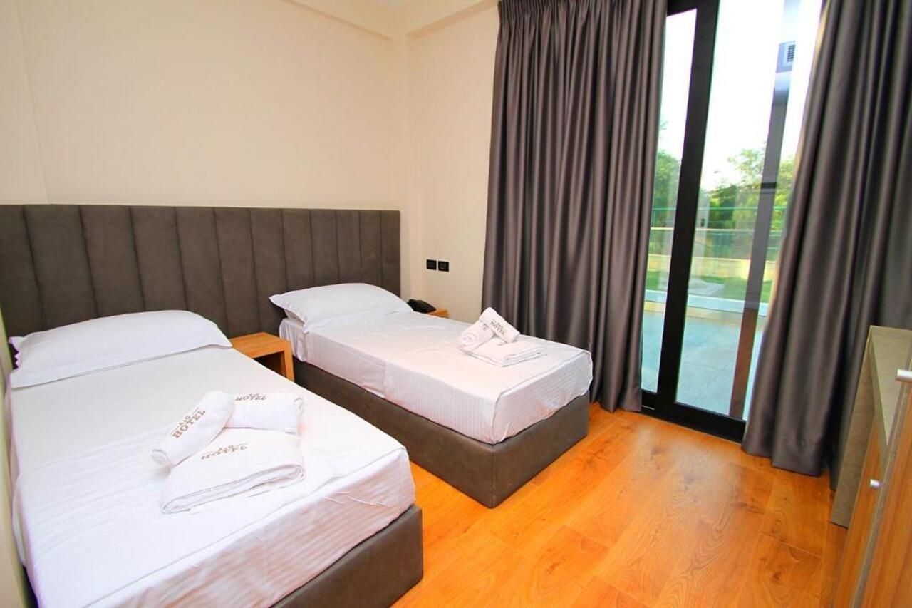Radhimë A&G Hotel מראה חיצוני תמונה