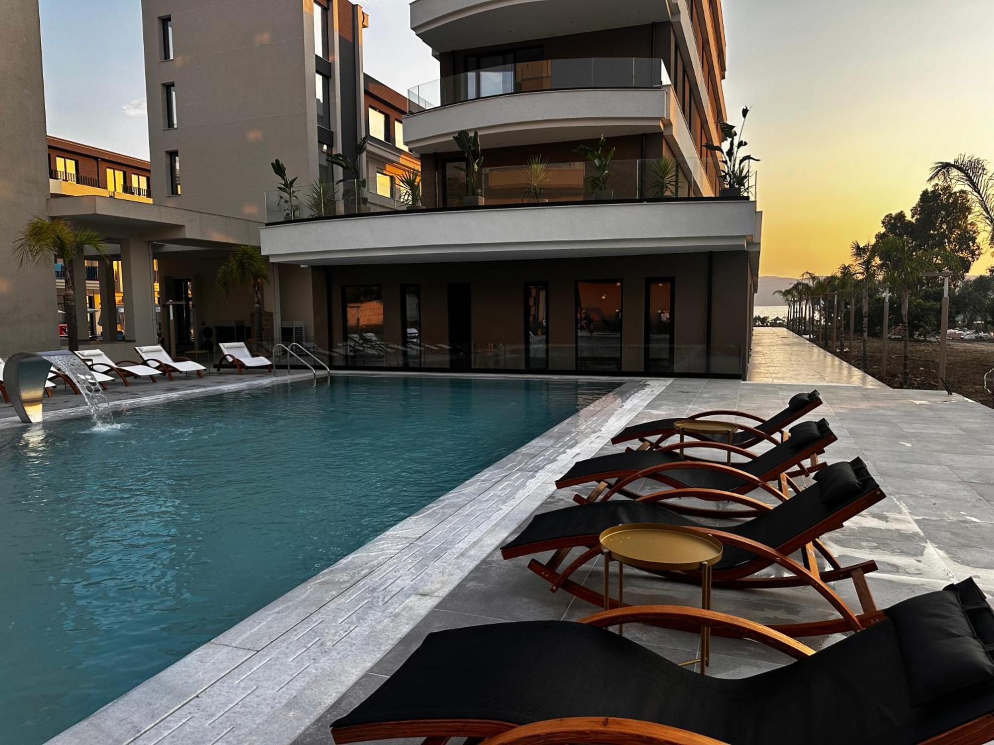 Radhimë A&G Hotel מראה חיצוני תמונה