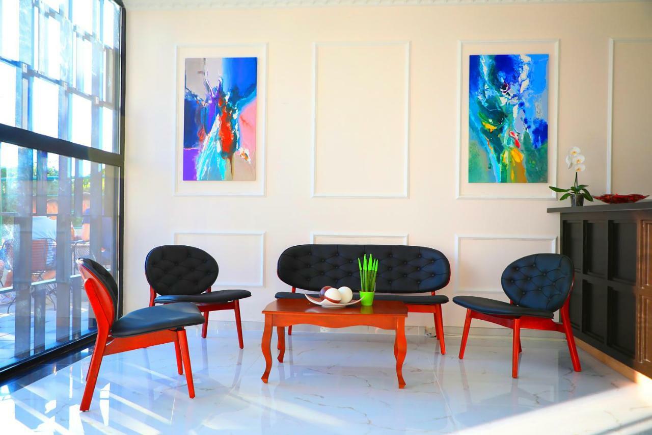 Radhimë A&G Hotel מראה חיצוני תמונה