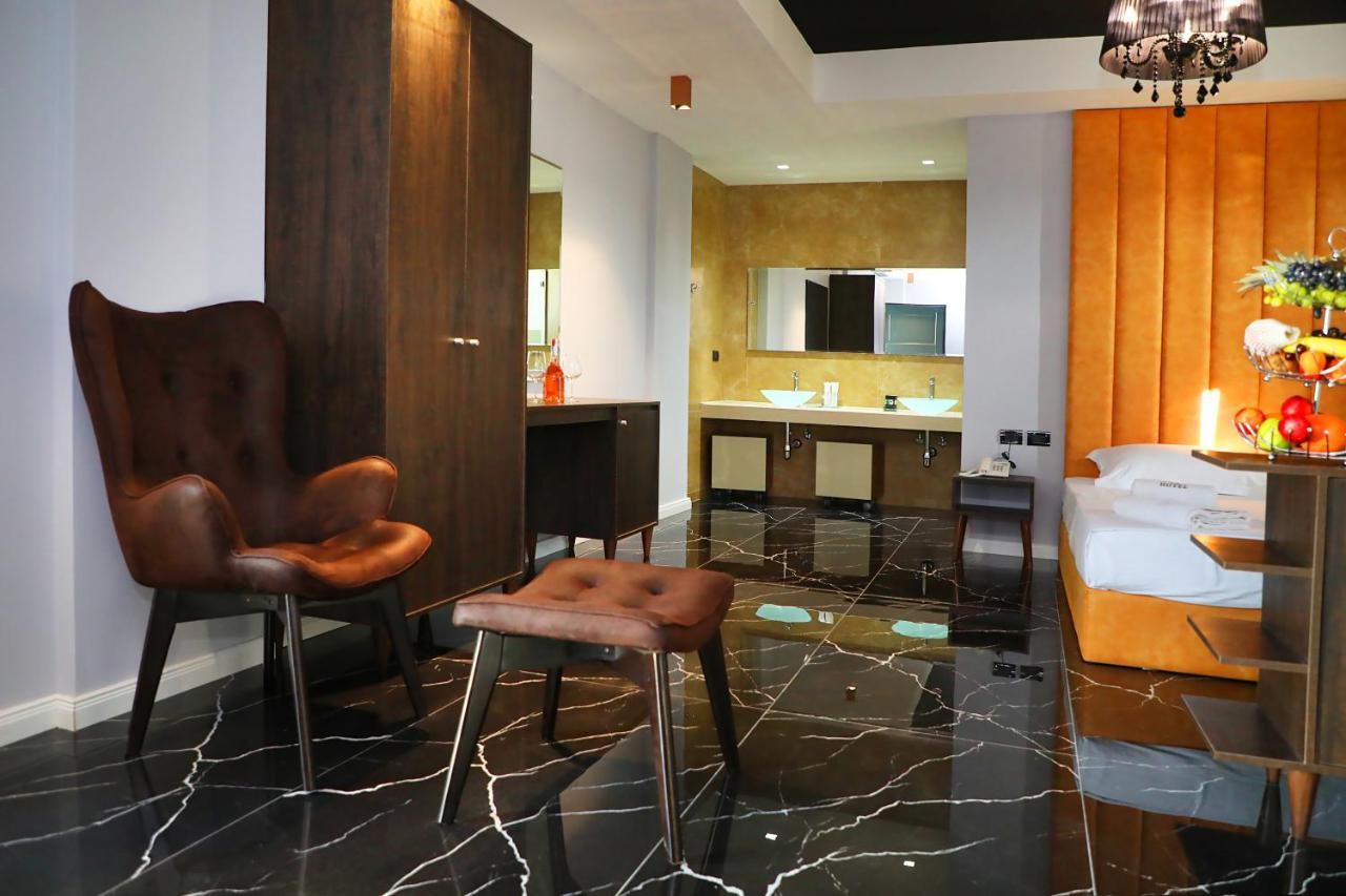 Radhimë A&G Hotel מראה חיצוני תמונה
